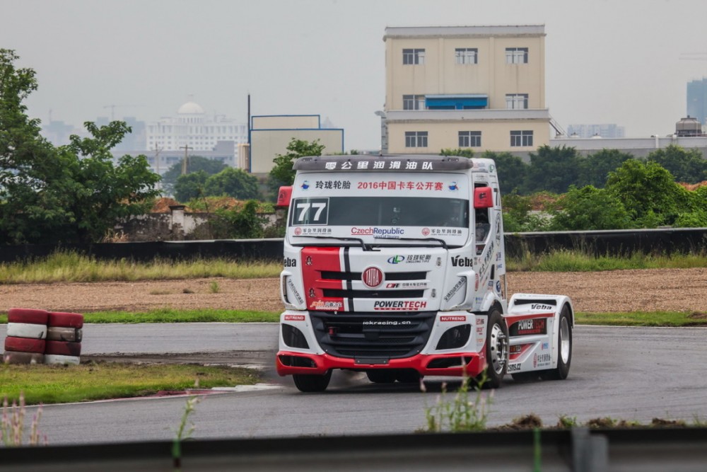 Kolomý to ví, čínský truckový šampionát vyhraje Vršecký nebo Lacko!