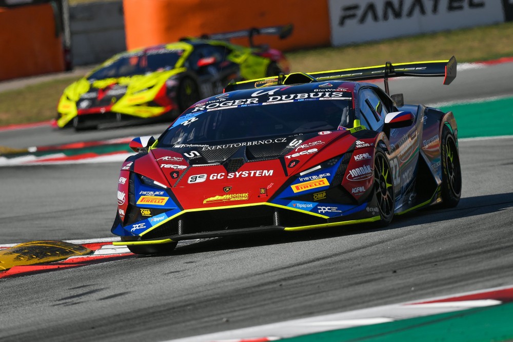 Four races in three days. Super Trofeo goes to the final, Mičánek's team wants another victory