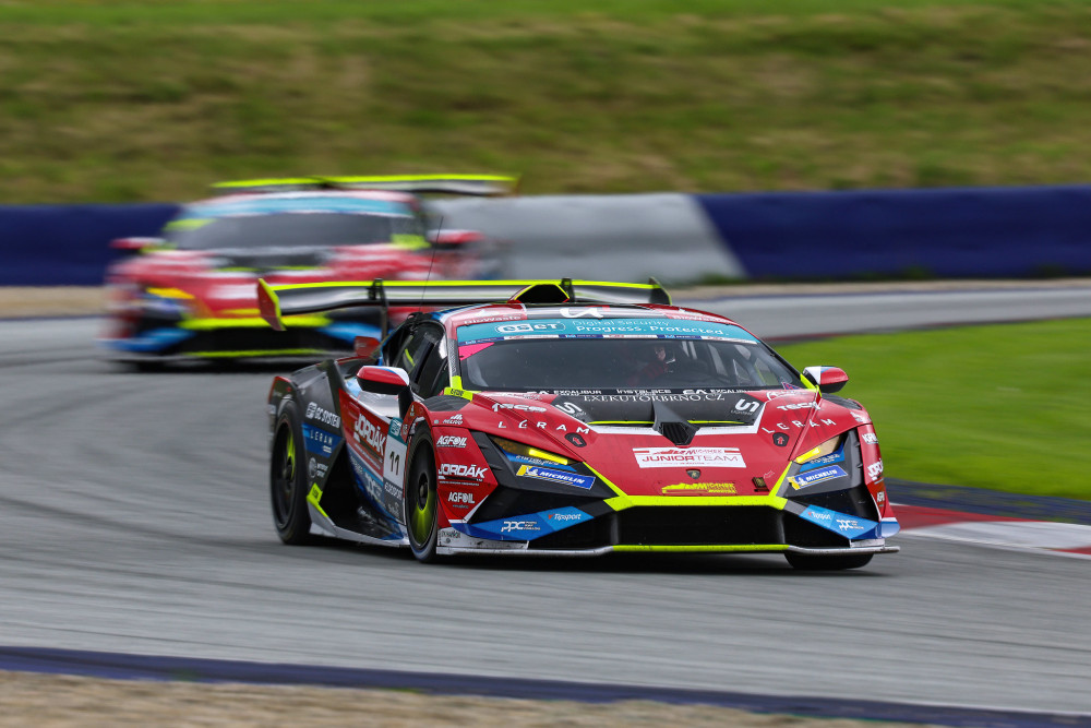 The Lamborghini Super Trofeo is on. Mičánek Motorsport powered by Buggyra wants to go for the title