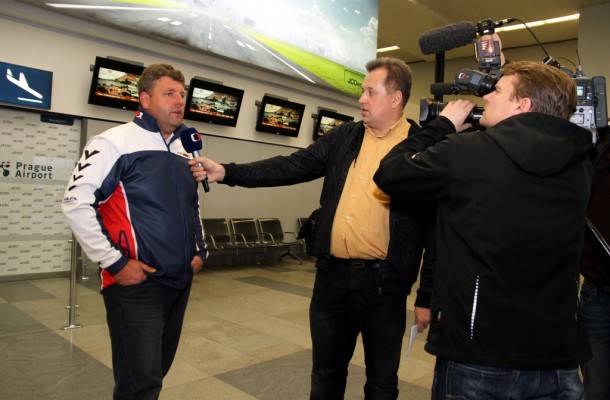 Kolomý Welcomed at the Airport by Colleagues Vršecký and Lacko